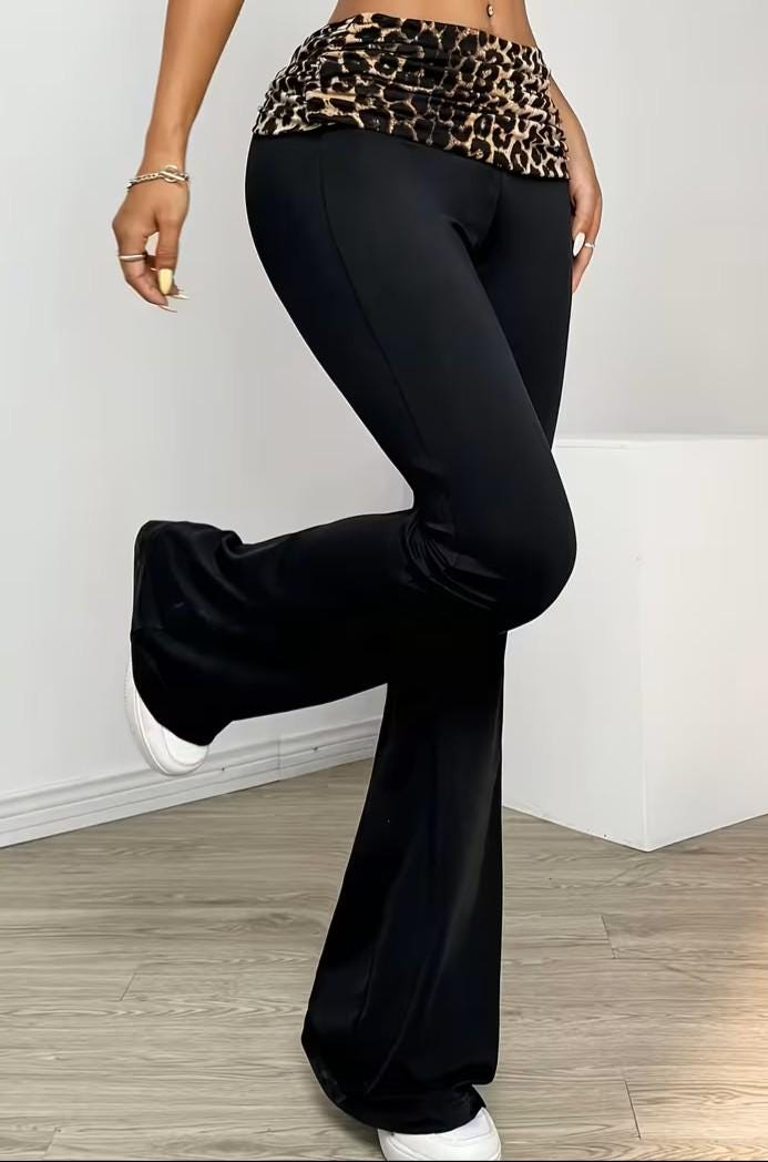 Specialty Print Flare Leggings | High-Waist Workout Pants (Black) | leopard | Zebra