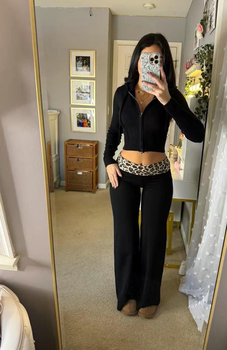 Specialty Print Flare Leggings | High-Waist Workout Pants (Black) | leopard | Zebra