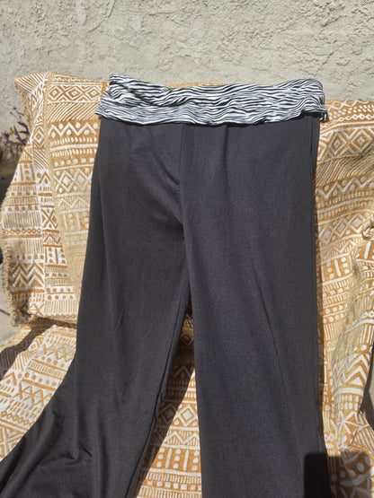Specialty Print Flare Leggings | High-Waist Workout Pants (Black) | leopard | Zebra